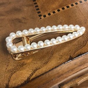 Pearl clip & bobby pins